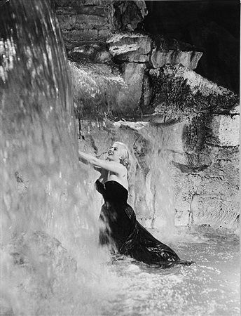 Pierluigi Praturlon (1924 - 1999) Anita Ekberg, "La dolce vita", 1960 Stampa...