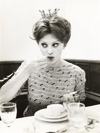 Pierluigi Praturlon (1924 - 1999) Sophia Loren, 'L'oro di Napoli', 1954...