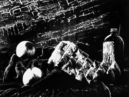 Mario Giacomelli (1925 - 2000) Natura morta con vecchia bottiglia, 1956...