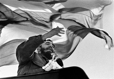 Romano Cagnoni (1935 - 2018) Fidel Castro + Cuba flag, 1972 Stampa successiva...
