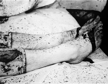 Hermann Nitsch (1938) Azione, 1965 Stampa successiva alla gelatina ai sali...