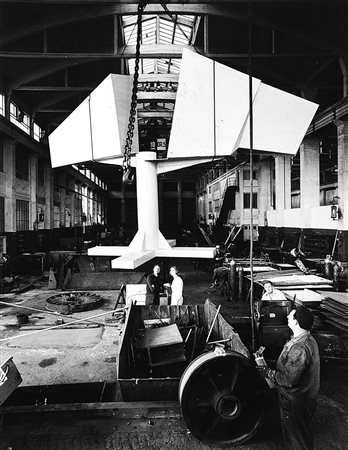 Ugo Mulas (1928 - 1973) Two Winged Figures, Lynn Chadwick, 1962 Stampa...