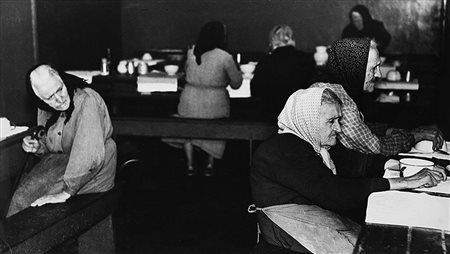 Mario Giacomelli (1925 - 2000) Vita d'ospizio, 1957-1958 Stampa vintage alla...