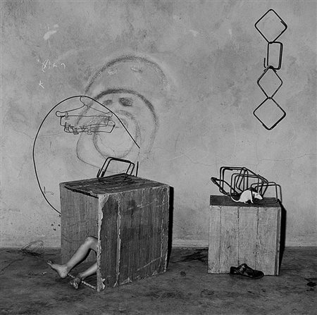 Roger Ballen (1950) Idenway, 2003 Stampa vintage alla gelatina ai sali...