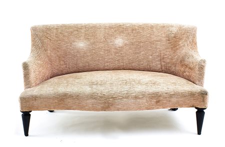 GUGLIELMO VERONESI (nello stile di) Divanetto di linea sagomata con piedi...