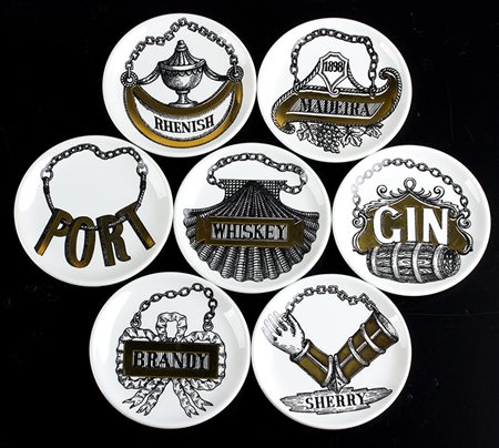FORNASETTI - MILANO Sette piattini da liquore Ceramica bianca e dorata, d. 10...