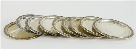 Lotto di 10 piatti in argento. Diam. cm. 15. gr. 940.