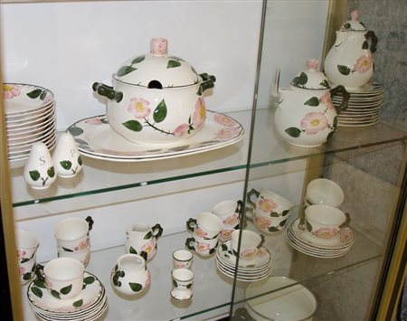 Villeroy & Boch Servizio di piatti in porcellana con decori floreali composto...