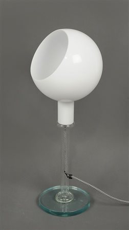 Fontana Arte: lampada da tavolo modello Parola, disegno di Gae Aulenti e P....