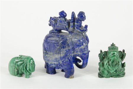 Lotto di 3 sculturine in petre dire. H. max cm. 13.