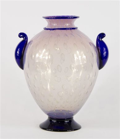 Grande vaso in vetro tasparente viola con inclusioni di bolle d'aria, manici,...