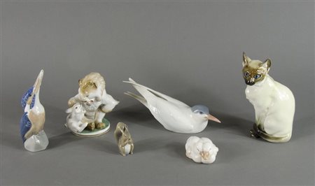Lotto di vari animaletti in porcellana policroma. Misure diverse.