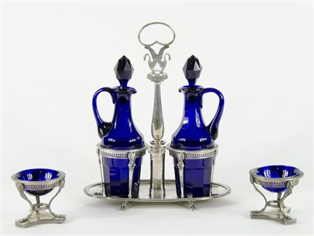 Lotto in argento composto da oliera e paio di salierine lavorate a sbalzo con...