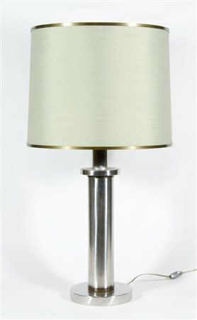 Lampada cromata da scrivania con paralume. H. tot cm. 70.