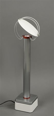 Flos: lampada da tavolo modello Perpetua. Disegno di A. Castiglioni.