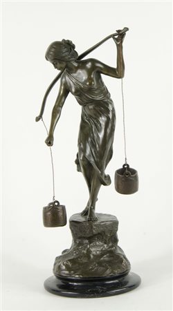 Karl P. Kowalczewsky 1876-1927 "Portatrice d'acqua" h. tot cm. 43 - scultura...