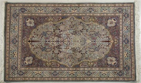 Tappeto europeo su fondo azzurro, cm. 140x220.