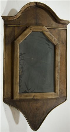 Angoliera da parete in legno con anta a vetro. cm. 108x42x42.