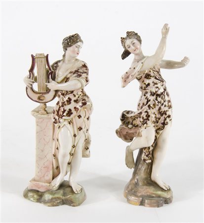 Volkstadt-Rudolfstad Coppia di statuine in porcellana policroma raffiguranti...