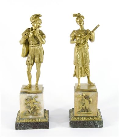 Due sculture in bronzo dorato raffiguranti figura maschile e figura femminile...