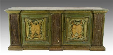 Grande credenza a 2 ante in legno finemente dipinto a motivi floreali....
