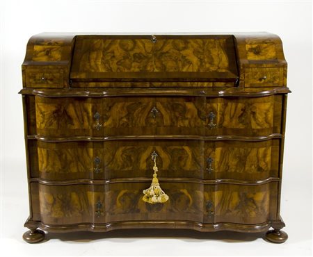 Cassettone in legno a 3 cassetti e calatoia con alli'interno piccoli...