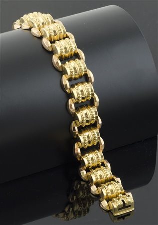 Bracciale "carro armato" in oro giallo. Gr. 34,8.