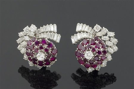 Paio di orecchini in platino con rubini e brillanti.