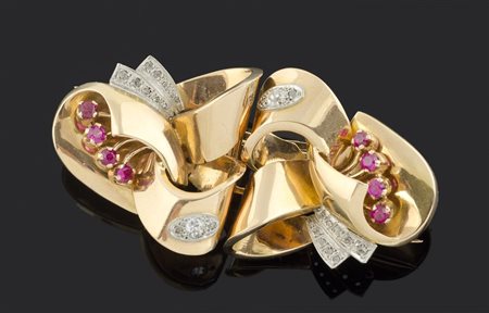Spilla in oro rosa doppio clip forma floreale con diamanti e rubini, gr 32,4