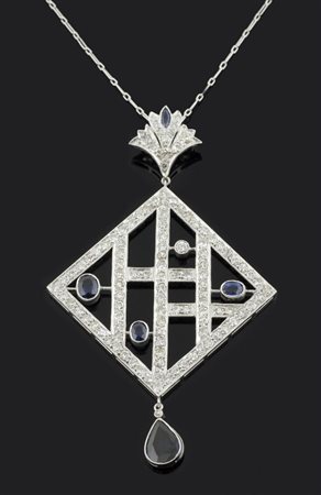 Catena in oro bianco con pendente forma quadrata ricoperto da diamanti taglio...