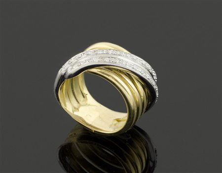 Anello bicolore a fascia, con doppio riporto incassato con diamanti taglio...