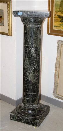 Grande colonna cilindrica in marmo verde composta da 3 elementi. H. tot cm. 115.