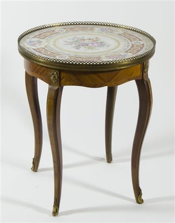 Tavolino basso rotondo in legno con applicazioni in bronzo e piano in...