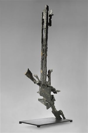 ALDO CARON (1919 - 2006) Verticale, 1975 bronzo, cm 201x103x57 Firmato e...