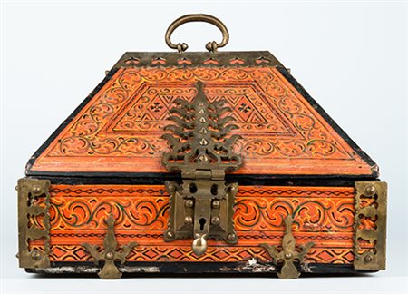 Tibet (?) Piccolo scrigno, XVIII-XIX secolo Legno dipinto e metallo...