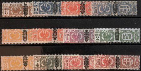 1945 pacchi postali num.48-59 senza linguella Prezzo di catalogo : 350 €