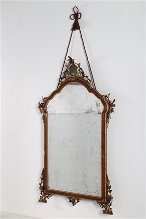 MANIFATTURA ITALIANA DEGLI INIZI DEL XX SECOLO Specchiera in legno scolpito e...