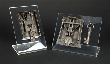 MANIFATTURA DEL XVII SECOLO Coppia di serrature con chiavi. . Cm 29,00 x...