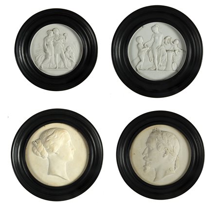 FRANCIA, XIX SECOLO Gruppo di 4 tondi in biscuit con profili (diametro cm...