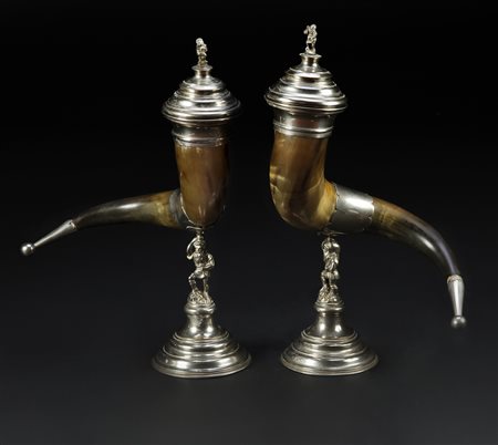 MANIFATTURA NORD EUROPEA DEL XIX SECOLO Coppia di corni di bufalo montati con...