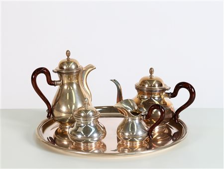 MANIFATTURA ITALIANA DEL XX SECOLO Servizio in argento composto da lattiera,...