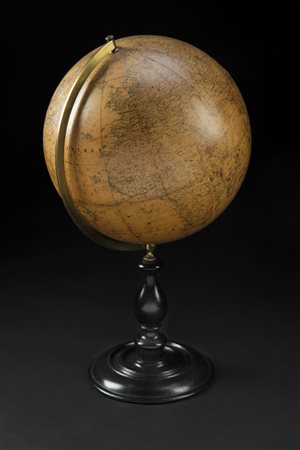 GERMANIA, FINE XIX SECOLO Globo terrestre con meridiana in ottone. . Cm...