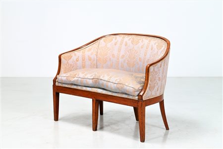 MANIFATTURA VENETA DEL XVIII SECOLO Divanetto luigi XVI in legno di noce,...