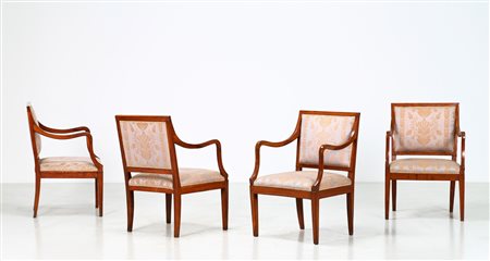MANIFATTURA VENETA DEL XVIII SECOLO Quattro poltrone in legno di noce, stile...