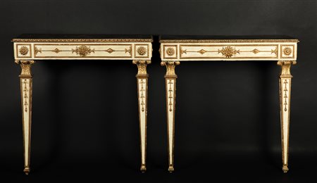 MANIFATTURA DEGLI INIZI DEL XIX SECOLO Coppia di consolles in legno laccato,...