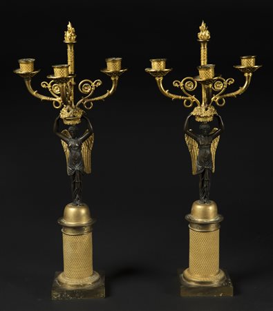 FRANCIA, PERIODO DELL'IMPERO Coppia di candelabri, a tre fiamme in bronzo...