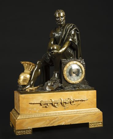 MANIFATTURA FRANCESE DEL XIX SECOLO Orologio da tavolo in bronzo brunito e...