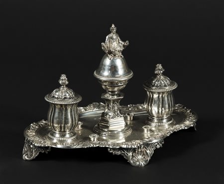 ARGENTIERE MILANESE DEL XIX SECOLO Set da calamaio in argento. . Cm 26,00 x...