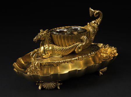 FRANCIA, XIX SECOLO Calamaio in bronzo dorato decorato con figura fantastica....