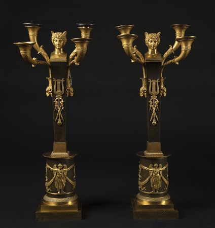 FRANCIA, PERIODO DELL'IMPERO Coppia di candelabri a quattro fiamme in bronzo...